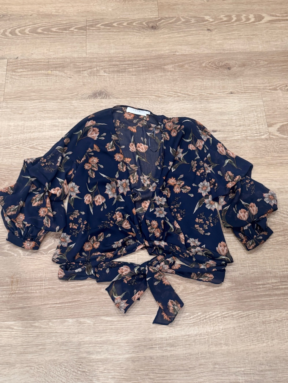 ASTR the Label Navy Floral Wrap Blouse Long Sleeve Tie Waist Size S